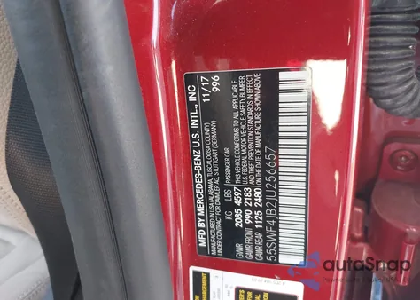 2018 Mercedes-Benz C 300 z USA, uszkodzony, nr VIN 55SWF4JB2JU256657